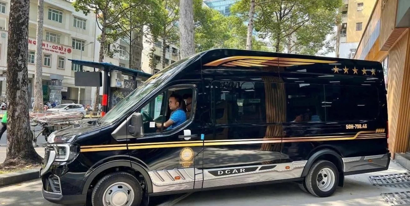 Solati Limousine 11 ghế