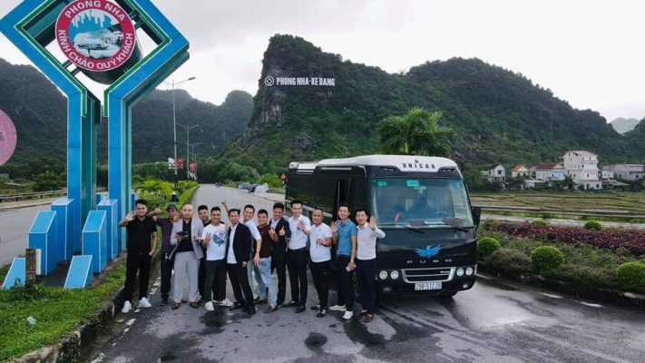 Thuê xe limousine đi xuyên Việt 29 ngày khám