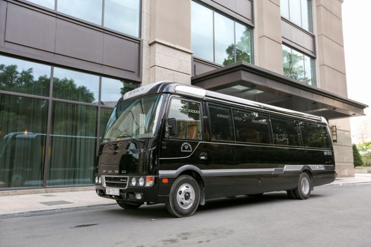 Thuê xe fuso Limousine 19 chỗ uy tín