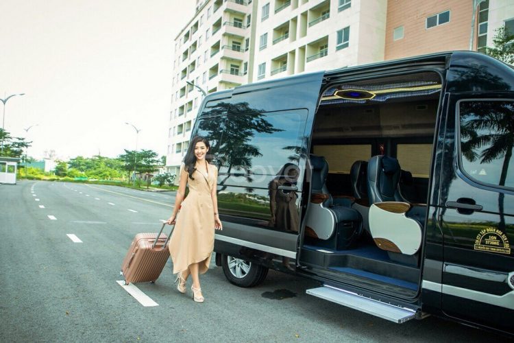 Tiên ích và nội thất xe Limousine 16 chỗ