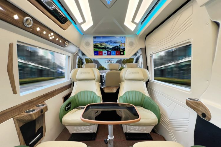 Cho thuê xe Limousine 19 Chỗ AutoKingdom đầu năm 2023