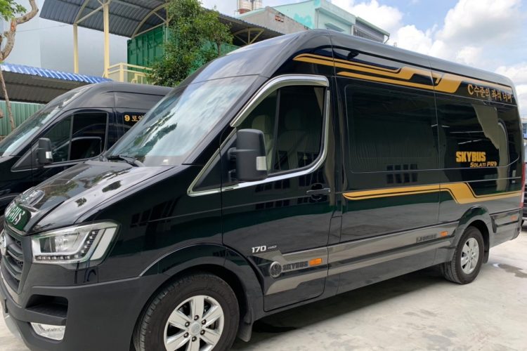 Cho thuê xe Limousine 12 Chỗ AutoKingdom đầu năm 2023