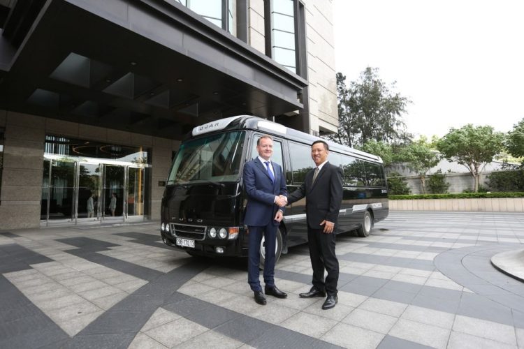 Thuê xe fuso Limousine 19 chỗ giá rẻ chất lượng cao 2023