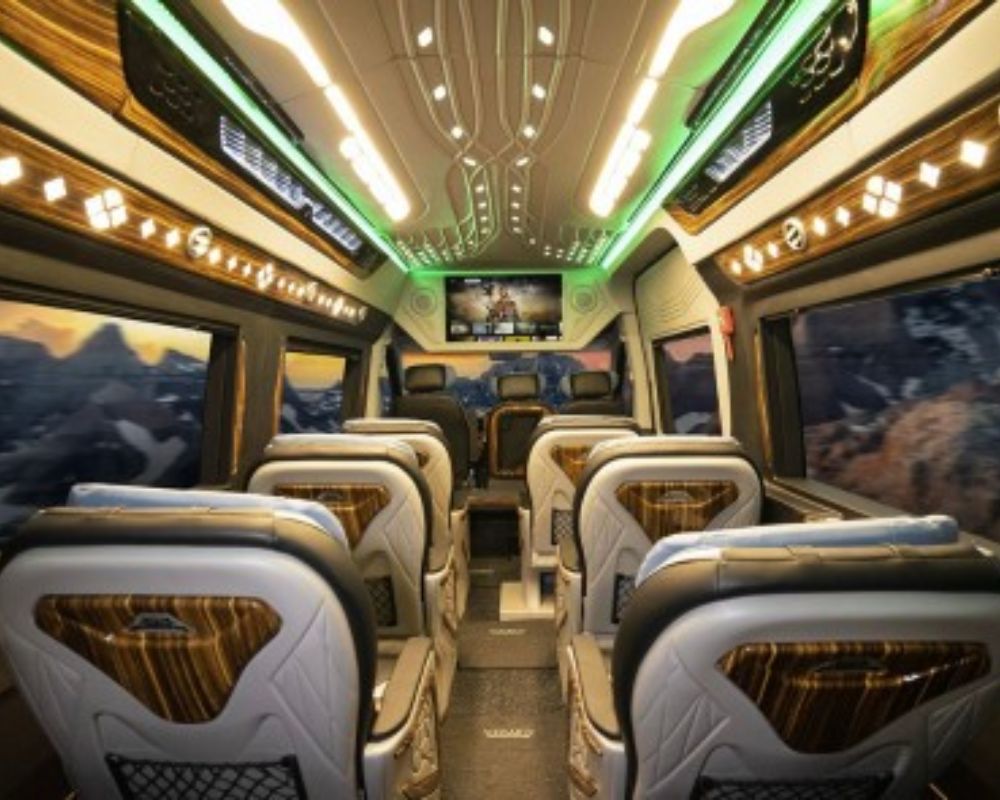 Xe Dcar Solati Limousine 12 chỗ ghế massage