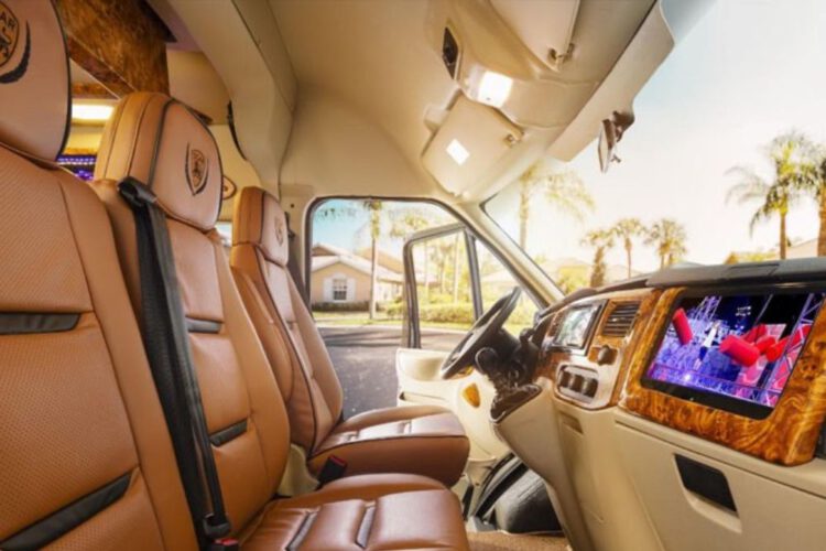 Thuê Xe Limousine Tài xế Nói Tiếng Anh Hà Nội