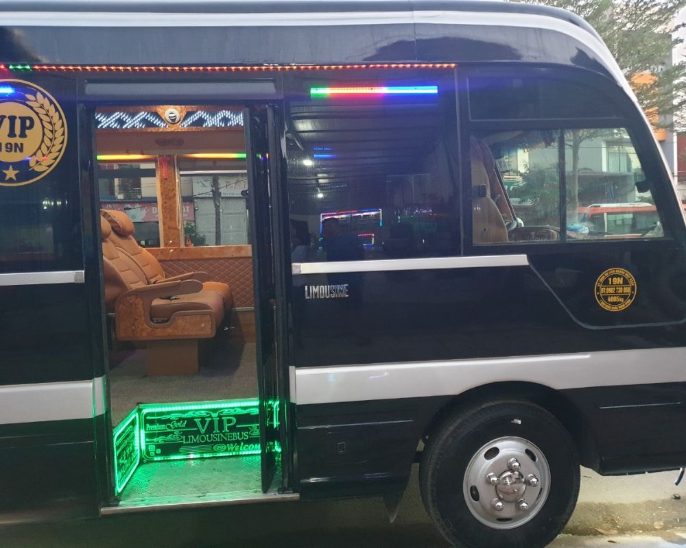 Giao diện bên ngoài xe limousine