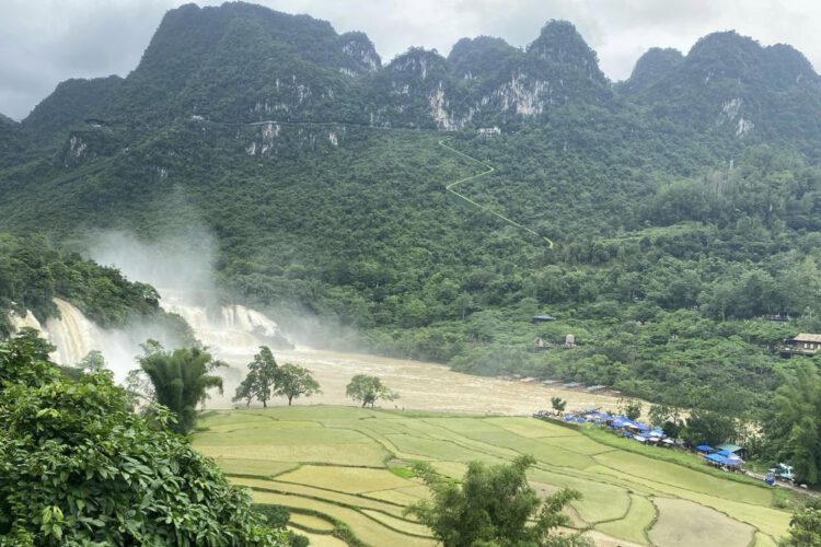 Giá Thuê Xe Limousine Đi Cao Bằng