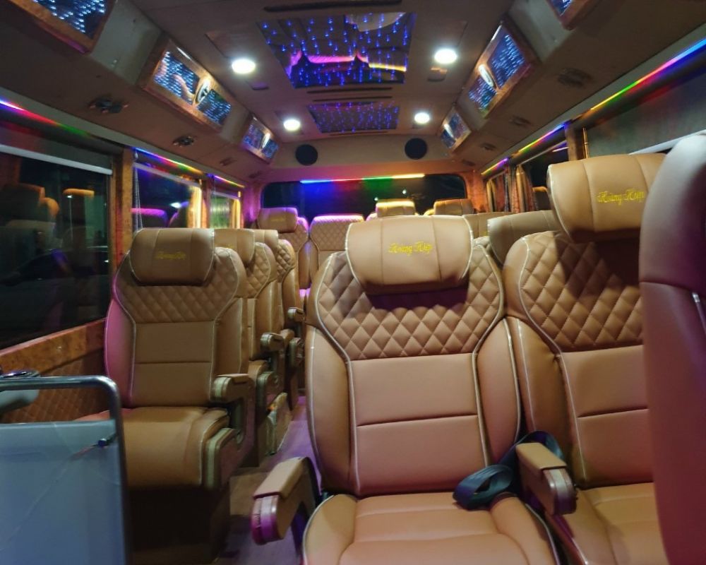 Xe limousine có ghế ngồi massage