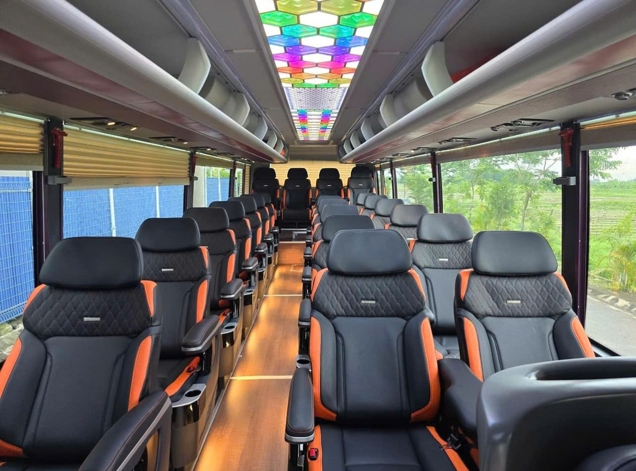 Thuê xe Hyundai Express Universe 29 chỗ