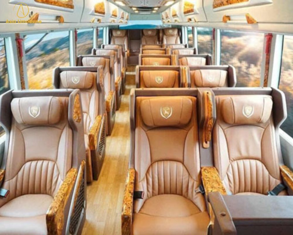 Xe Limousine 19 chỗ đi Lào Cai