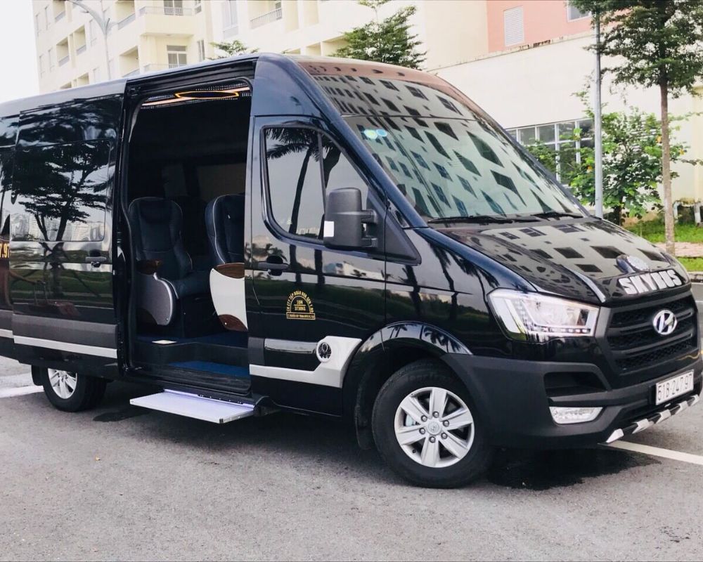 Thuê xe limousine đám cưới 9 chỗ