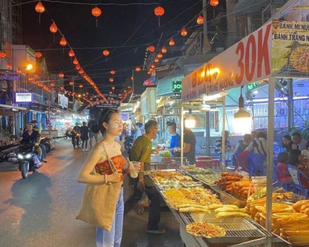 Chợ đêm Bãi Cháy