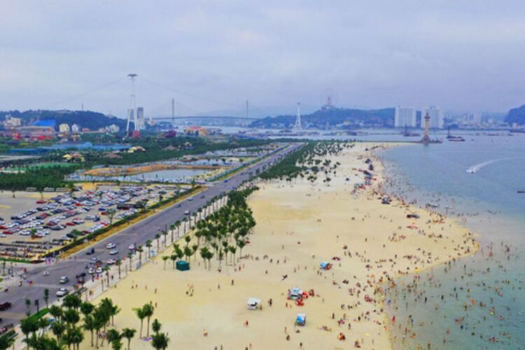 Thuê Xe Limousine Đi Bãi Cháy