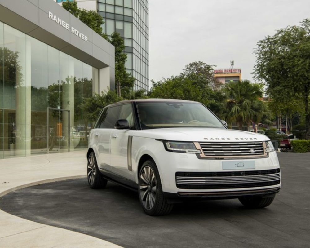 Xe Range Rover màu trắng