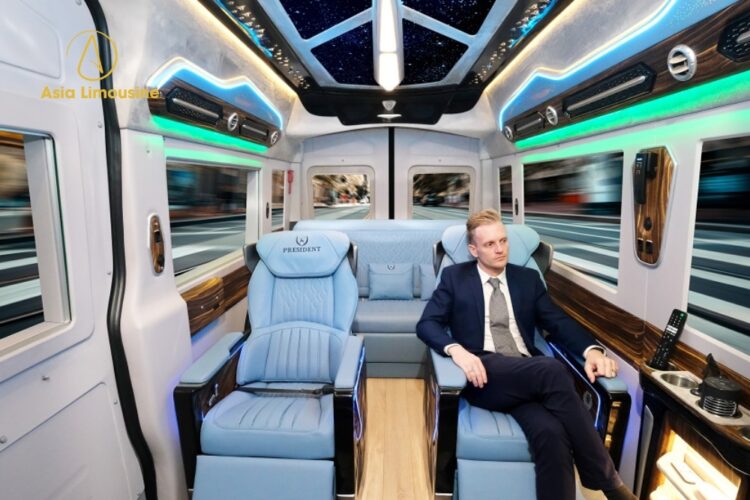Thuê xe Limousine Dcar đi công tác