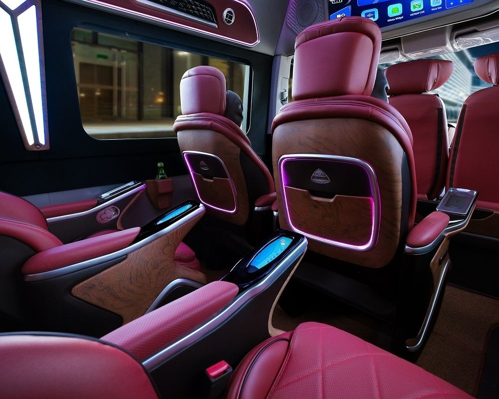 Nội thất sang trọng của xe limousine 12 chỗ