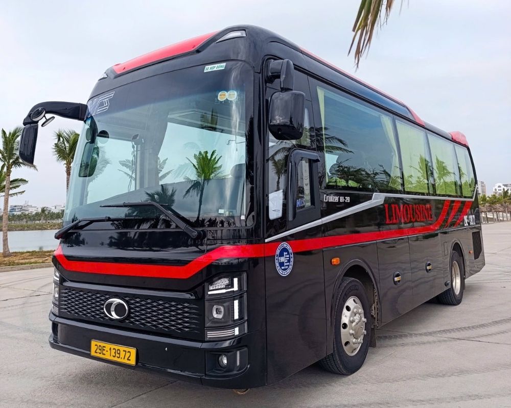Ngoại thất xe limousine 19 chỗ