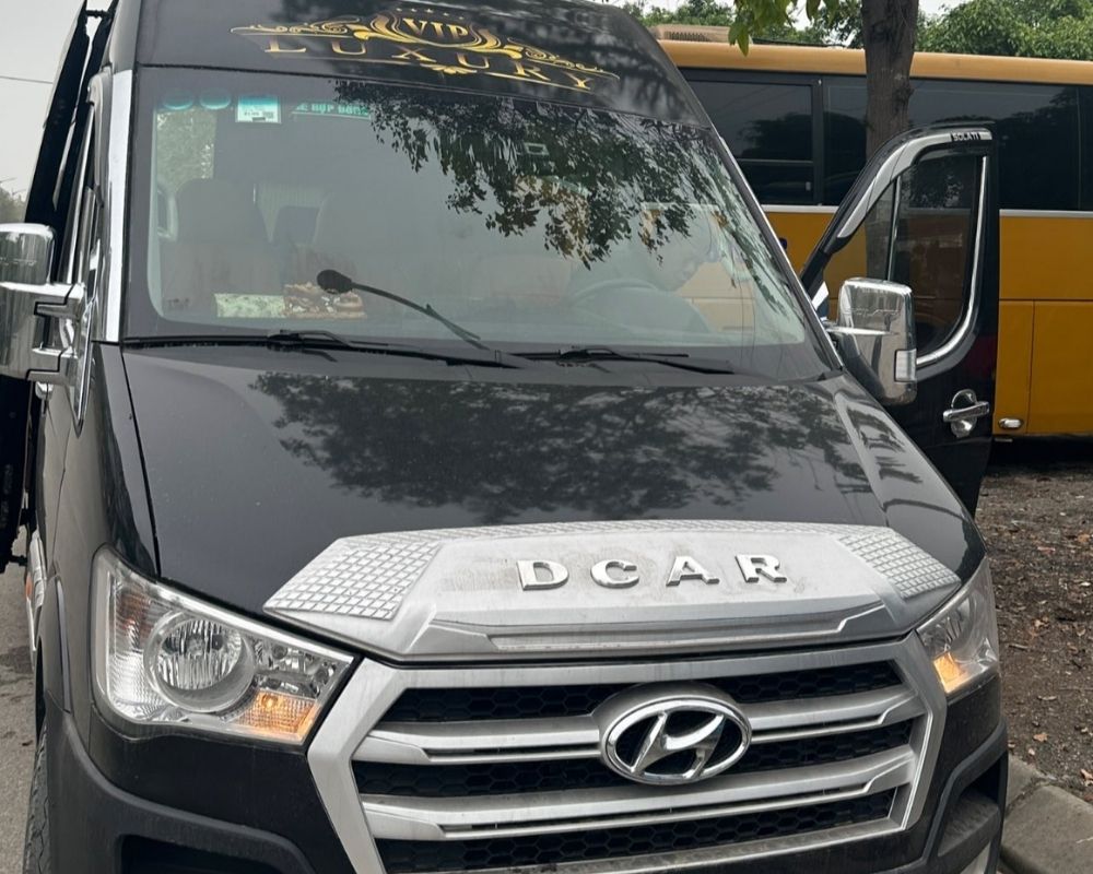 Ngoại thất xe DCar limousine 9 chỗ