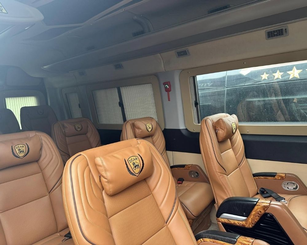 Ghế ngồi xe limousine sang trọng, ghế bọc bằng da cao cấp