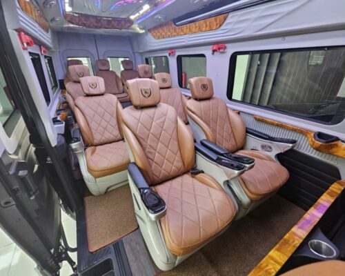 Ghế ngồi đuôi xe của xe limousine