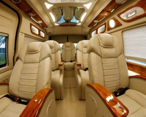 Ghế ngồi xe limousine 9 chỗ được bọc bằng da