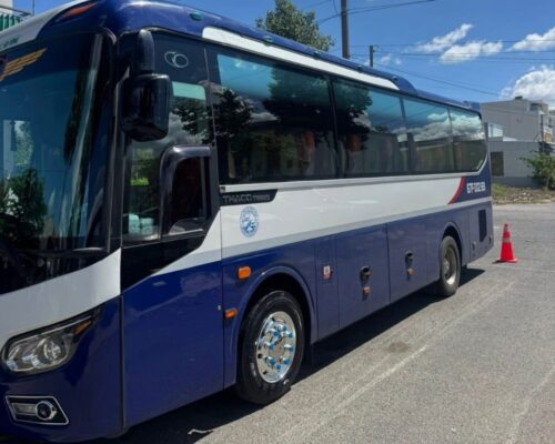 Xe limousine 19 chỗ đi Hòa Bình
