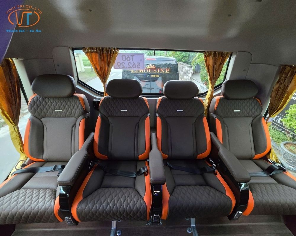 Hàng ghế sau của xe limousine 29 chỗ