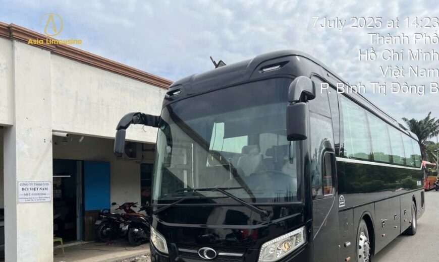 Thuê Xe Limousine 32 Chỗ Có Chỉnh Ghế Điện (2)