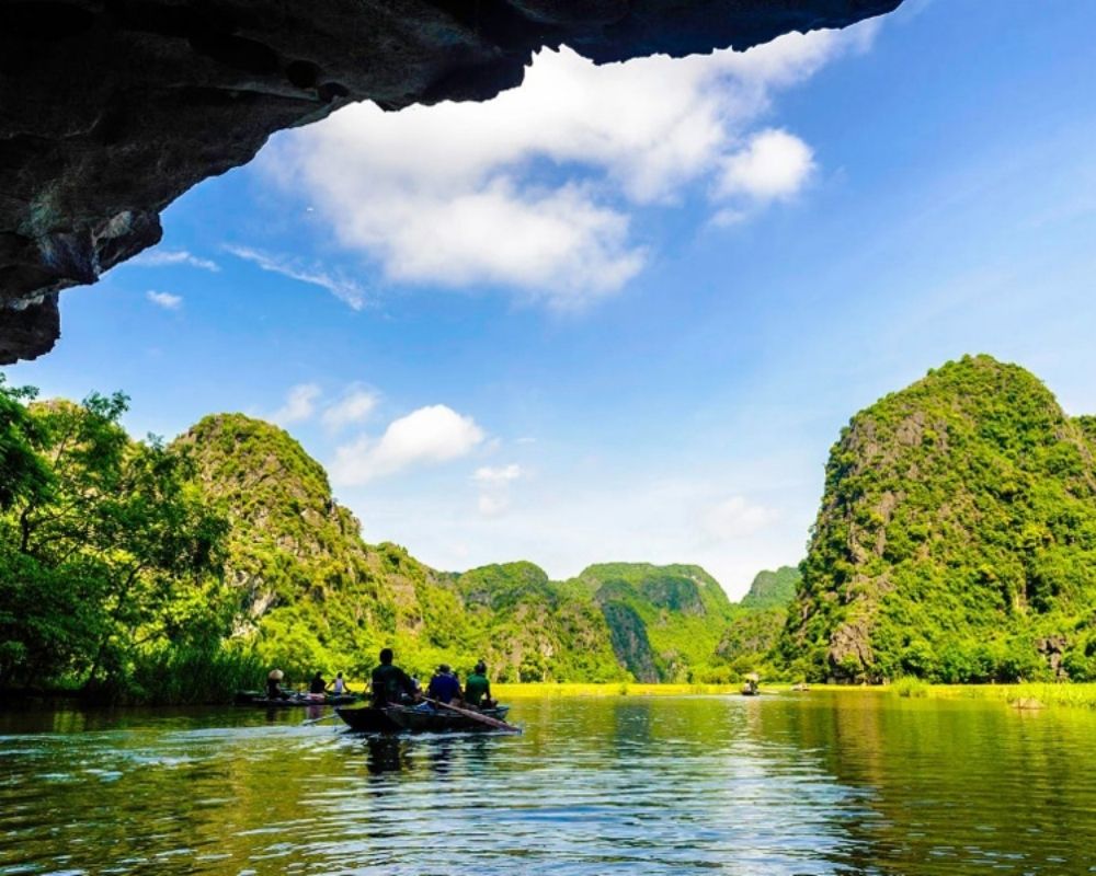 Vẻ đẹp non nước hữu tình của Tam Cốc