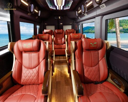 Ghế ngồi xe limousine bằng da màu đỏ, cao cấp