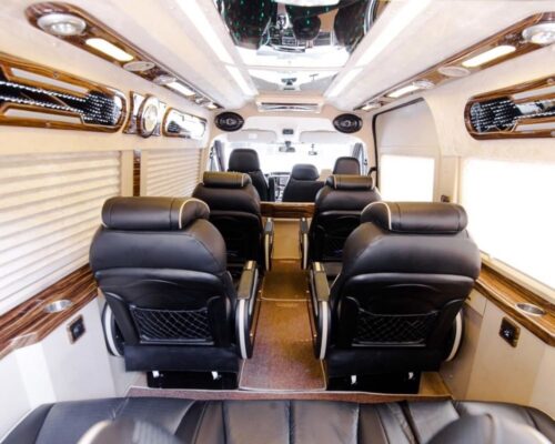 Ghế ngồi xe limousine màu đen sang trọng