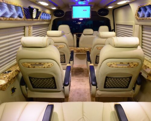 Nộ thất xe limousine 9 chỗ sang trọng,hiện đại