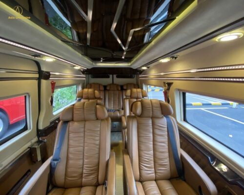 Không gian bên trong xe limousine rộng rãi, thoải mái