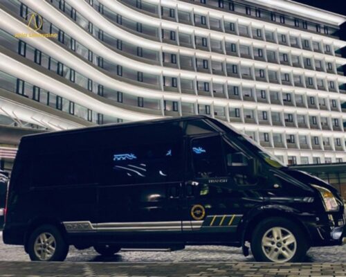 Xe limousine 9 chỗ có ngoại thất sang trọng, cao cấp, hiện đại.