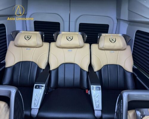 Dãy ghế ngồi cuối xe limousine