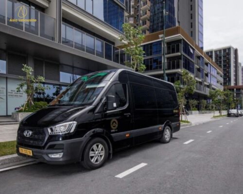 Xe limousine 9 chỗ sang trọng, hiện đại