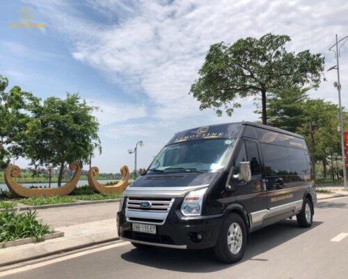 Ngoại thất xe limousine 9 chỗ sang trọng