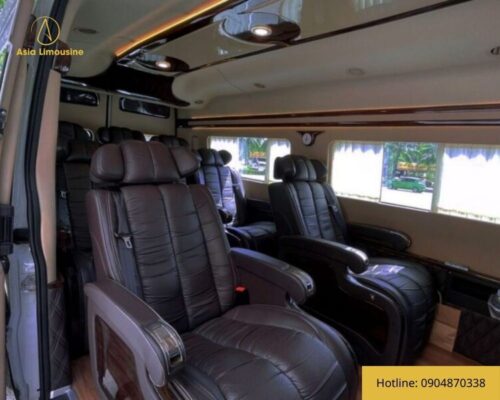 Ghế ngồi bọc bằng da màu đen sang trọng