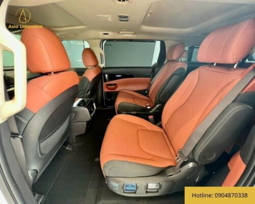 Xe limousine 7 chỗ có ghế ngồi rộng rãi
