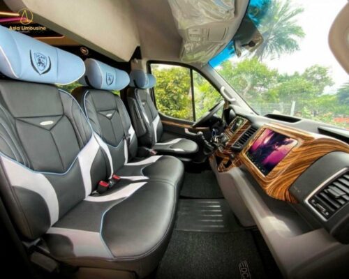 Khoang ghế ngồi phía trước của xe limousine